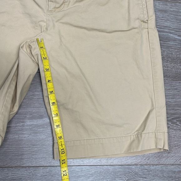 Gap Bermuda Favorite Khaki Shorts 12 - Picture 6 of 11